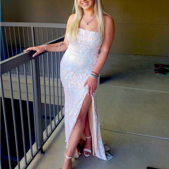 windsor - Picture 2 of 3